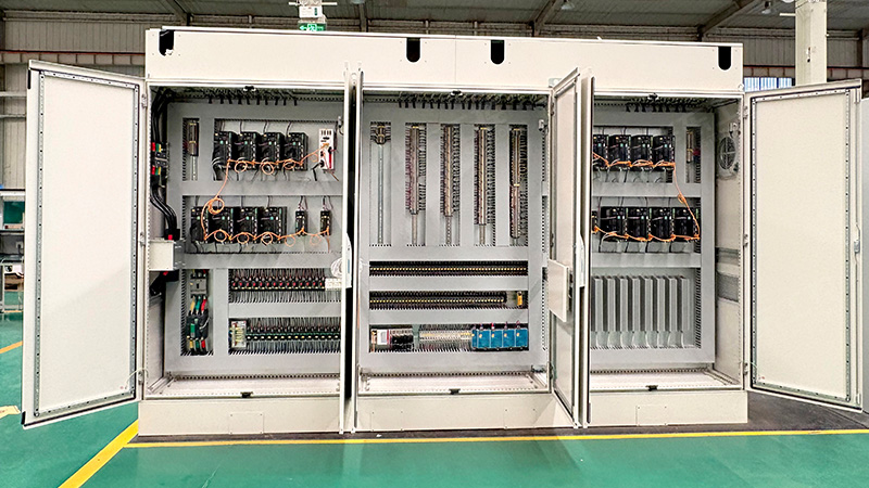 為何現(xiàn)代工業(yè)自動(dòng)化都選擇伺服控制柜？揭秘其六大核心優(yōu)勢(shì)